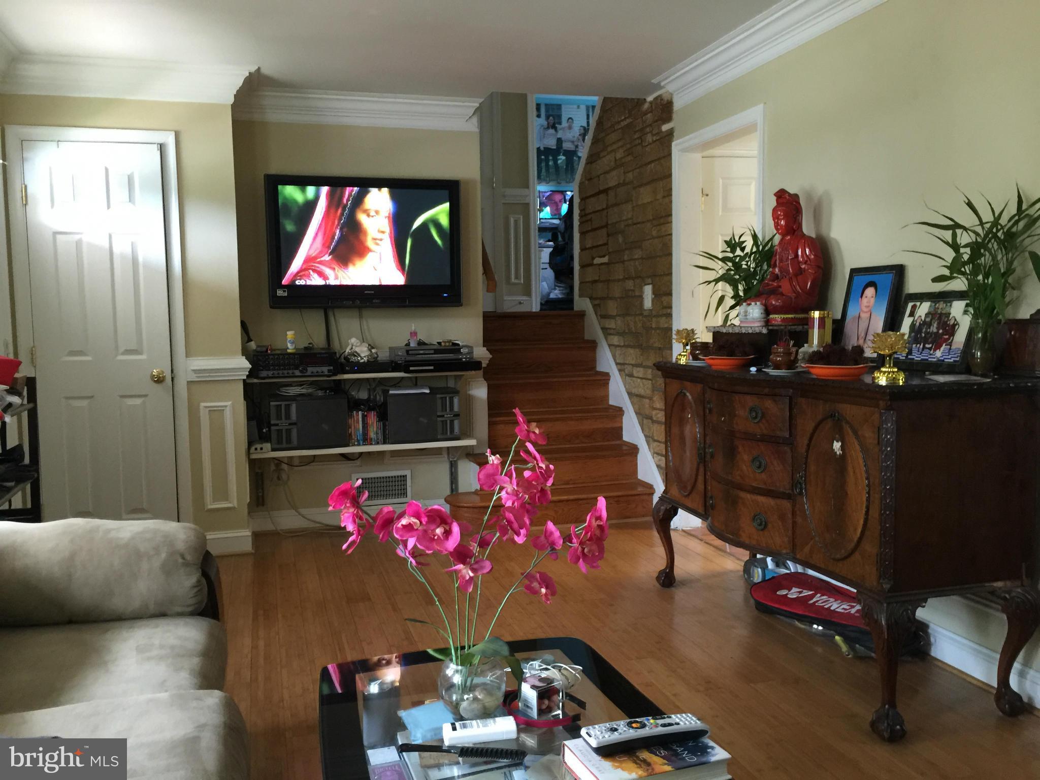 5801 Channing Road Springfield, VA 22150 - Photo 8 of 17 Living Room