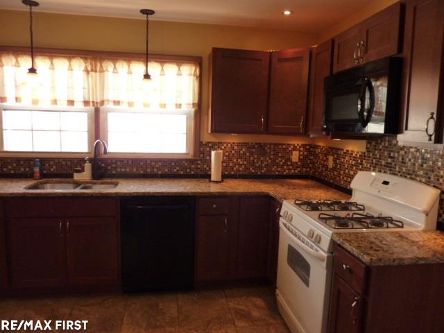 24917 Flower Eastpointe, MI 48021 - Photo 16 of 46 Appliances included!