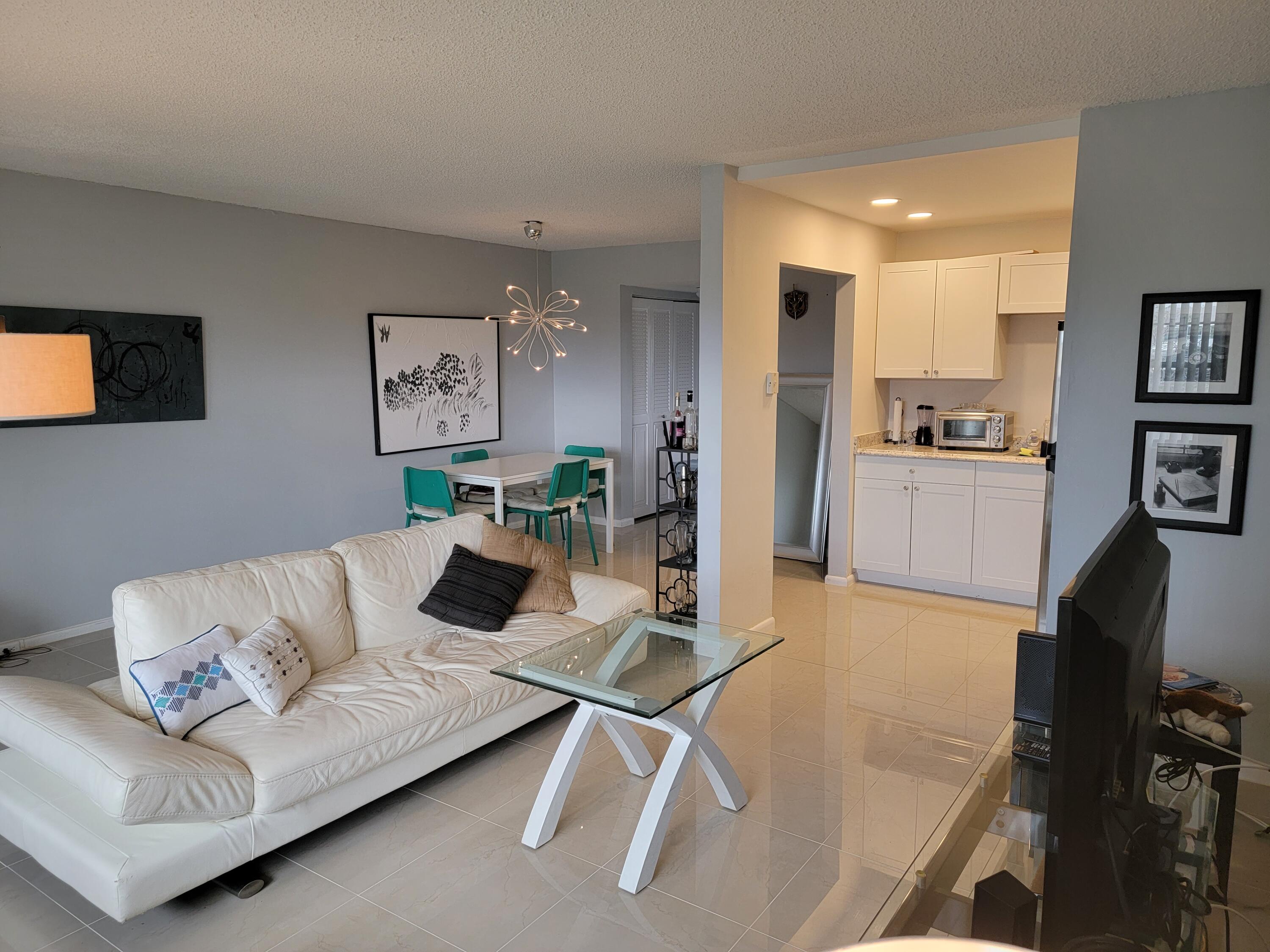 37 Brighton East, Unit A Boca Raton, FL 33434 - Photo 13 of 40 20220219_160518