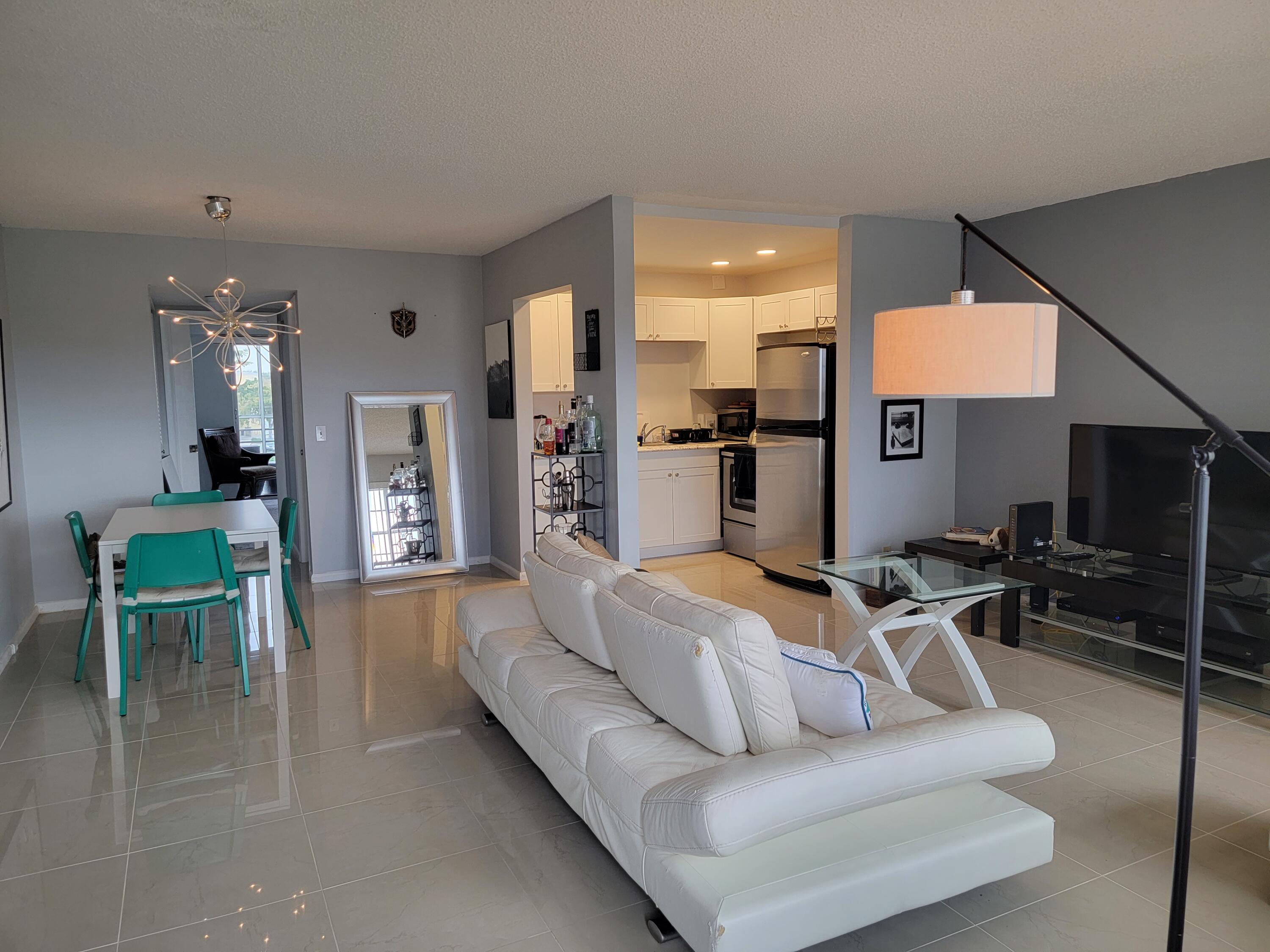 37 Brighton East, Unit A Boca Raton, FL 33434 - Photo 18 of 40 20220219_160620