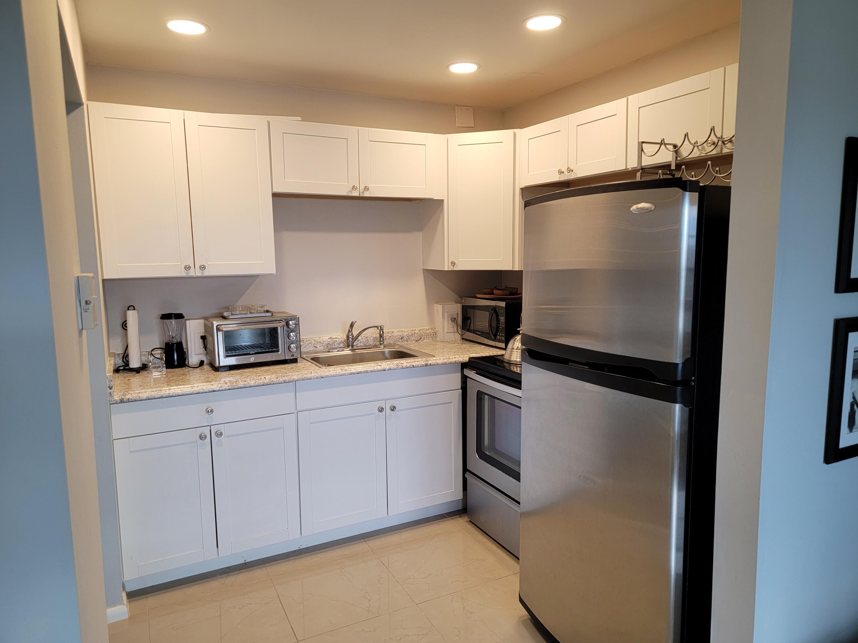 37 Brighton East, Unit A Boca Raton, FL 33434 - Photo 22 of 40 20220219_160858