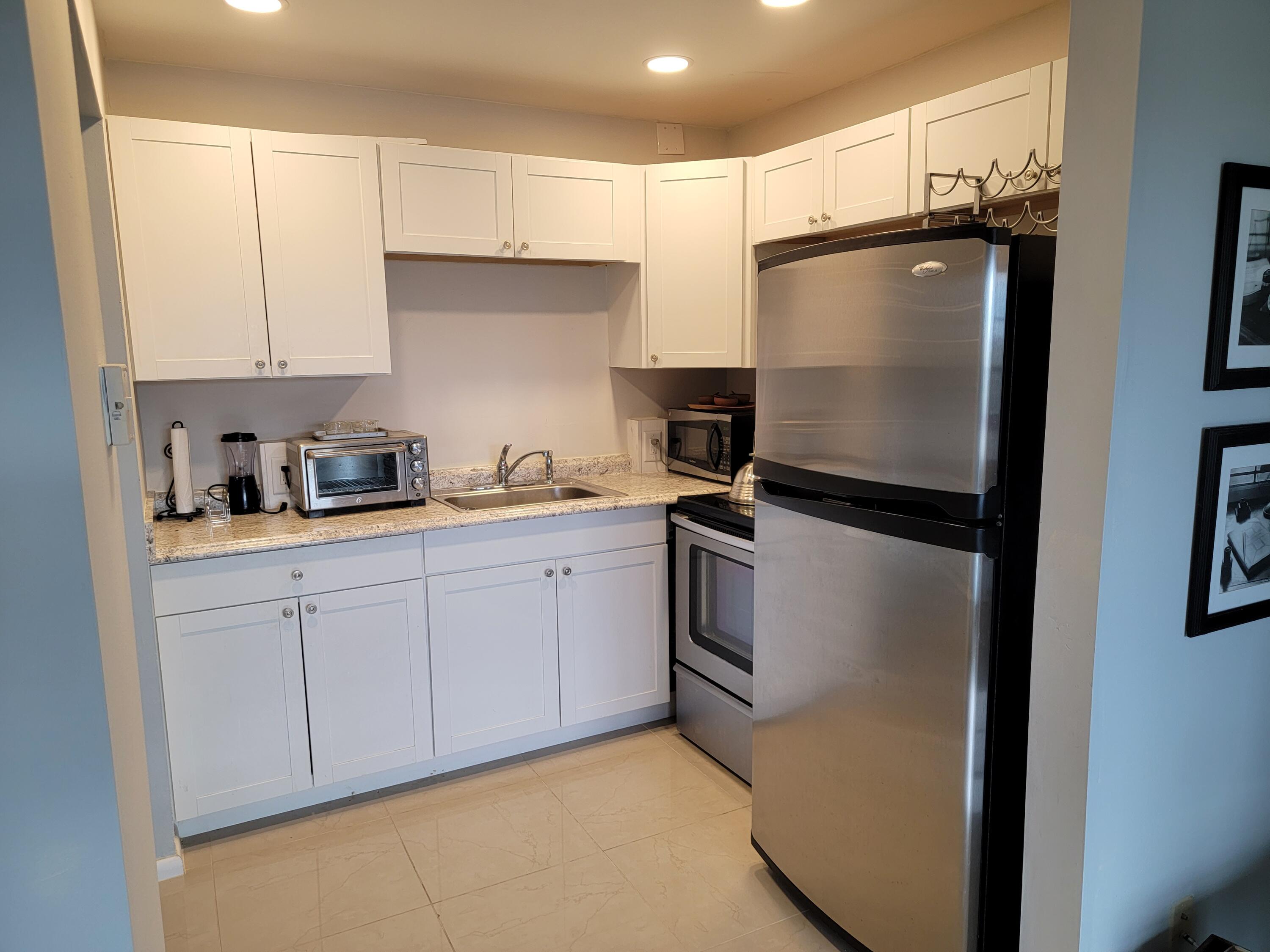 37 Brighton East, Unit A Boca Raton, FL 33434 - Photo 23 of 40 20220219_160901