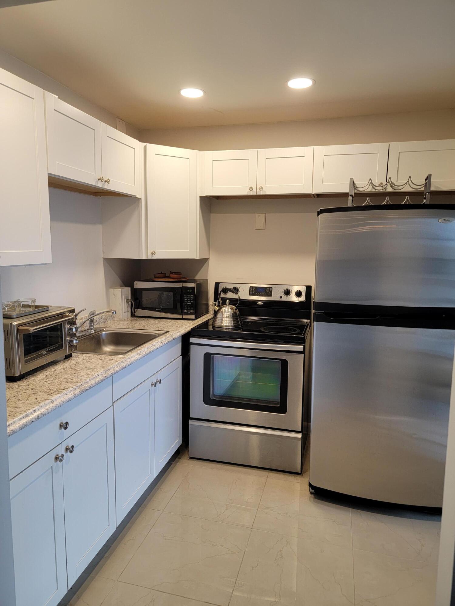 37 Brighton East, Unit A Boca Raton, FL 33434 - Photo 24 of 40 20220219_160922