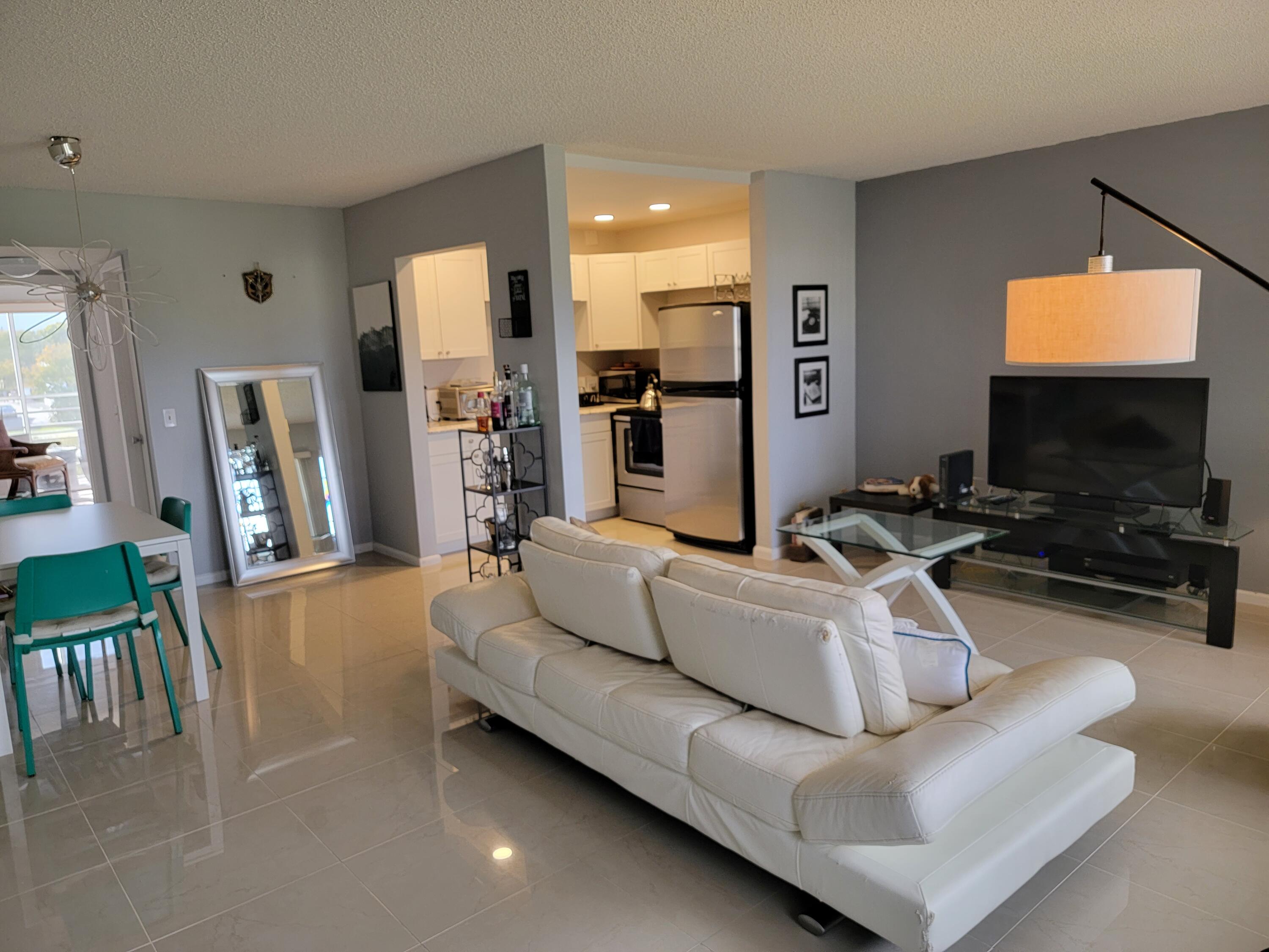 37 Brighton East, Unit A Boca Raton, FL 33434 - Photo 8 of 40 20220219_160427