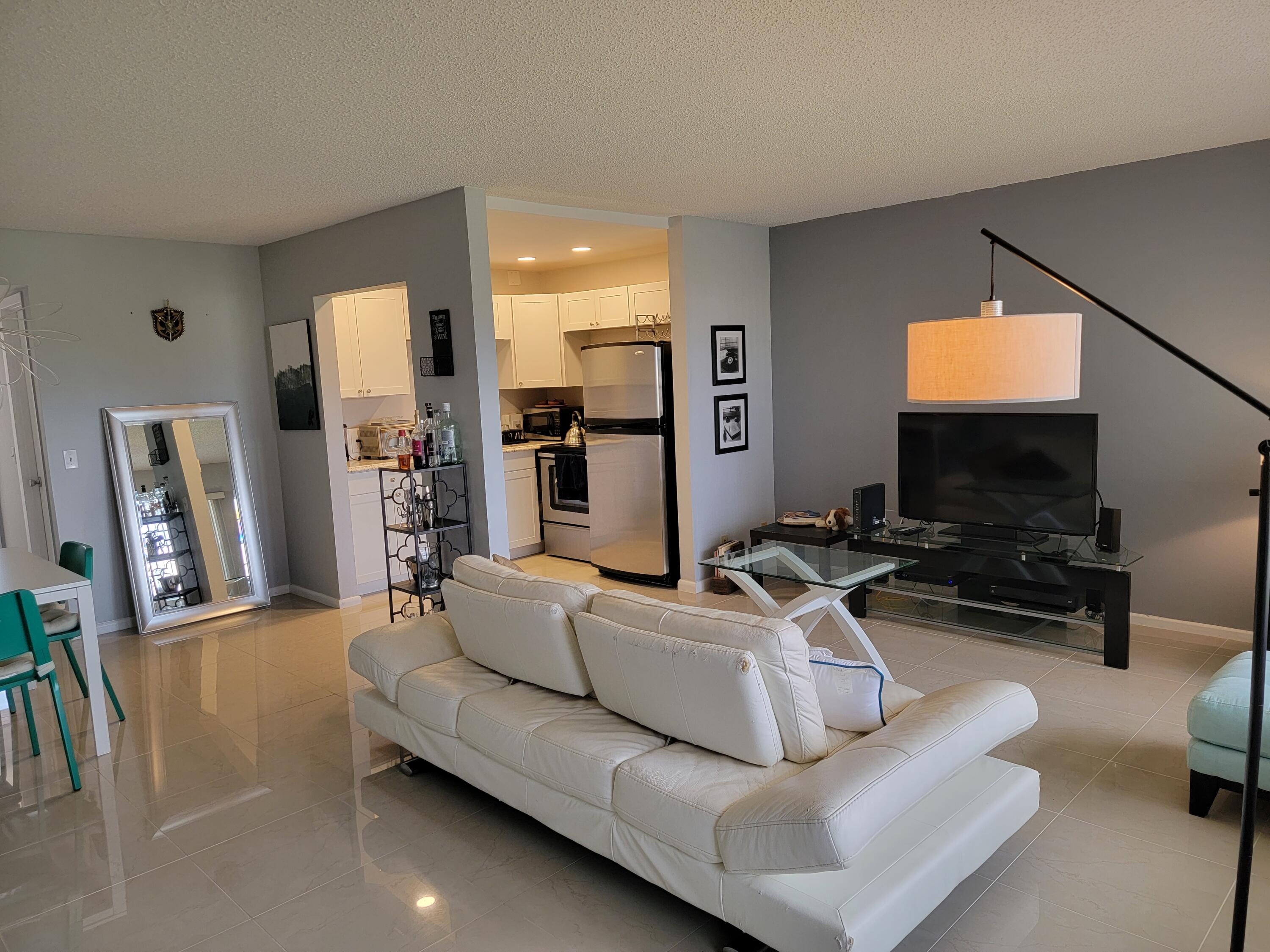 37 Brighton East, Unit A Boca Raton, FL 33434 - Photo 10 of 40 20220219_160430