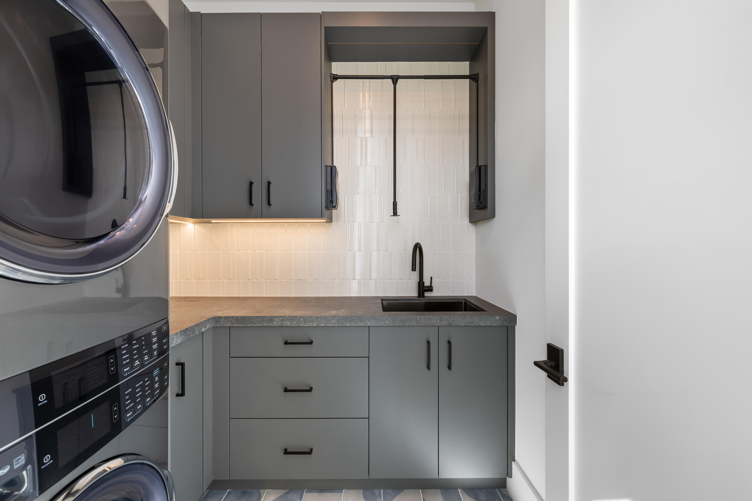 101 Northwest 17th Street Delray Beach, FL 33444 - Photo 39 of 46 a kitchen with a sink and a stove