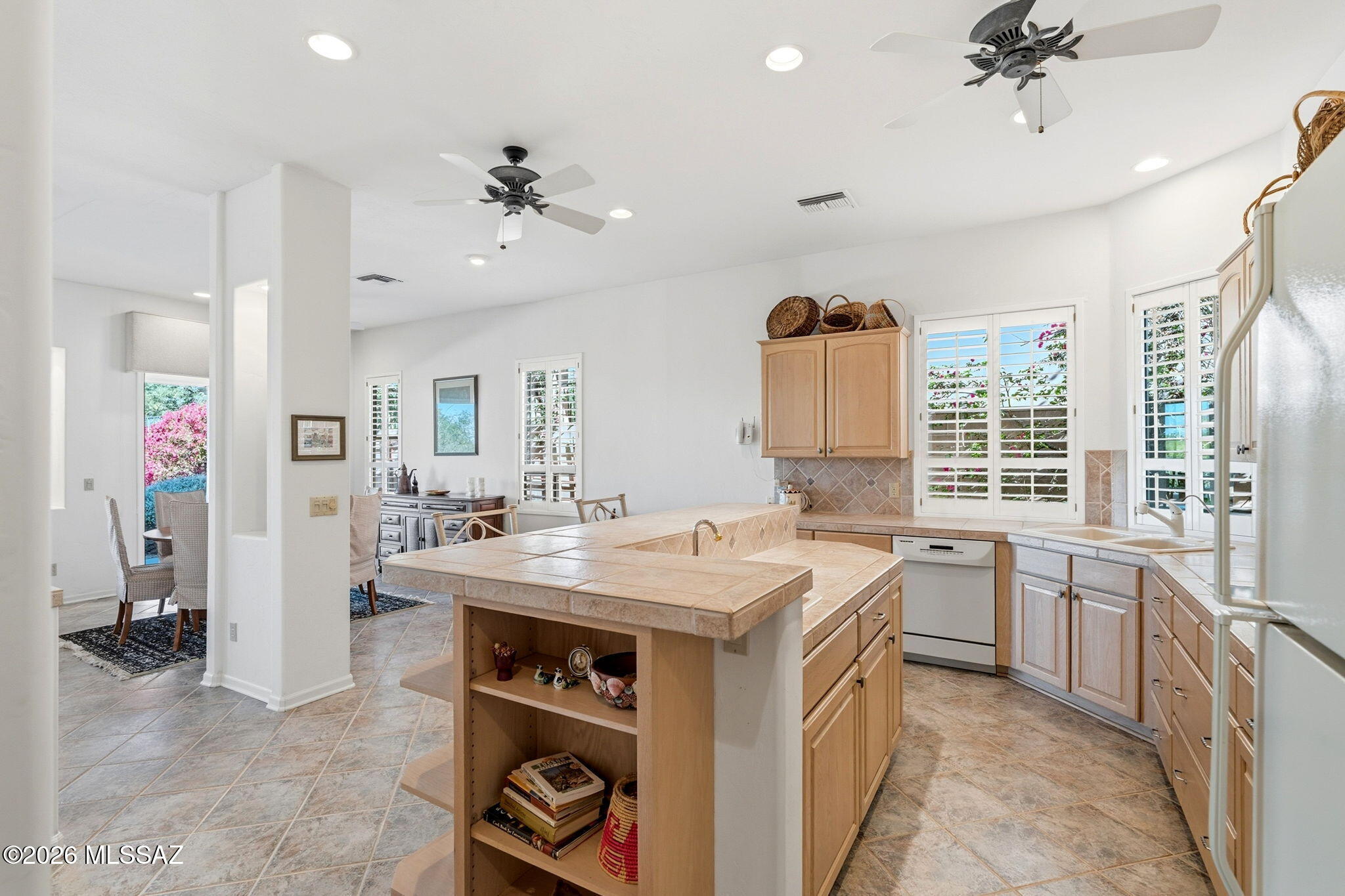 5323 North Ridge Spring Place Tucson, AZ 85749 - Photo 15 of 45 Kitchen
