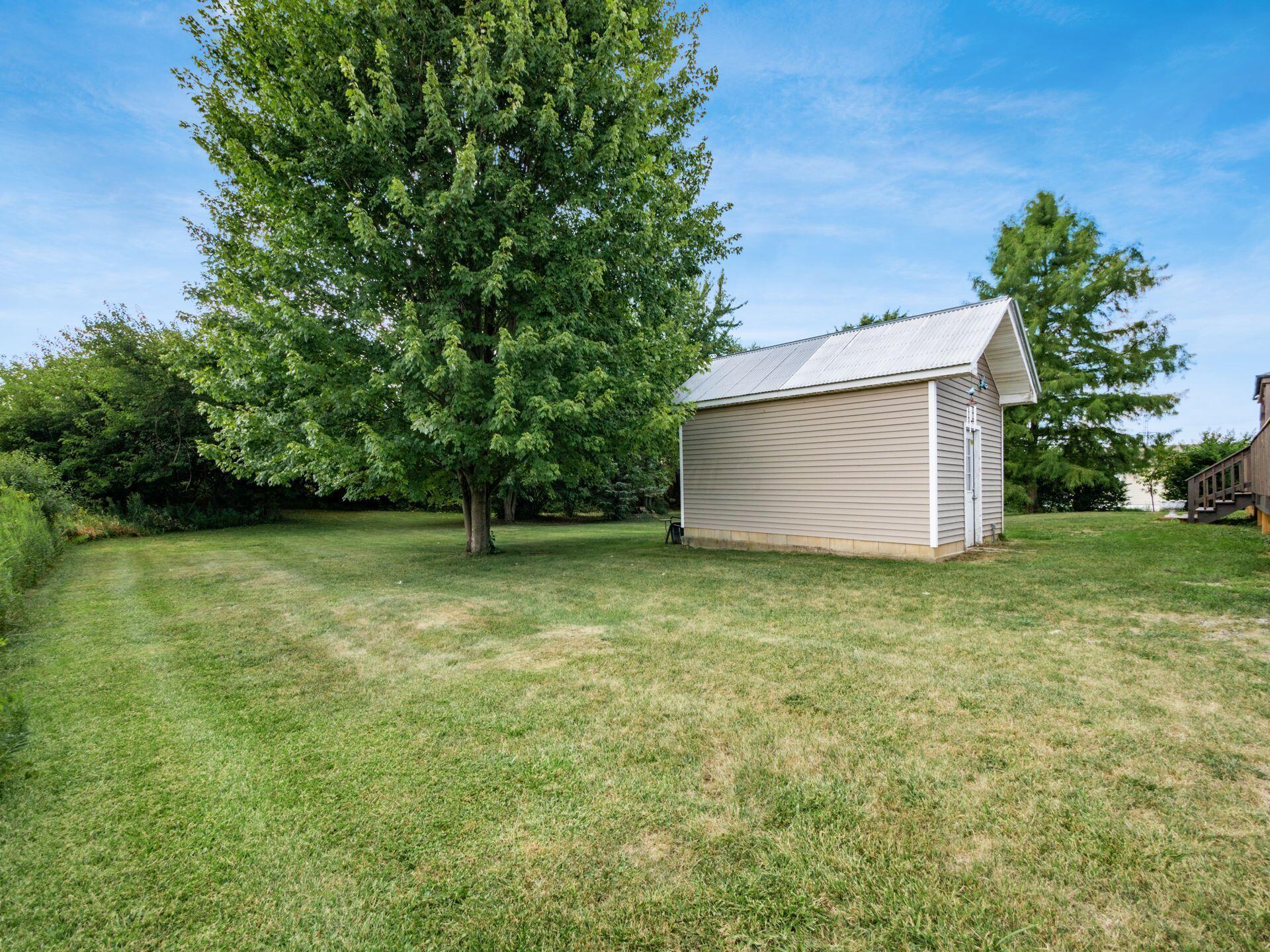 1711 Smeltzer Road Marion, OH 43302 - Photo 33 of 47 Yard