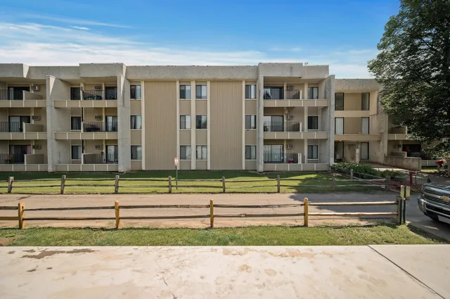 $120,000 | 4130 Rahn Road, Unit 311, Eagan, MN 55122