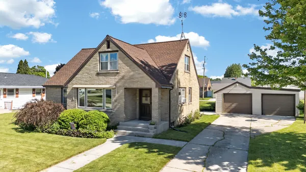 $274,900 | 2114 Arizona Avenue, Sheboygan, WI 53081