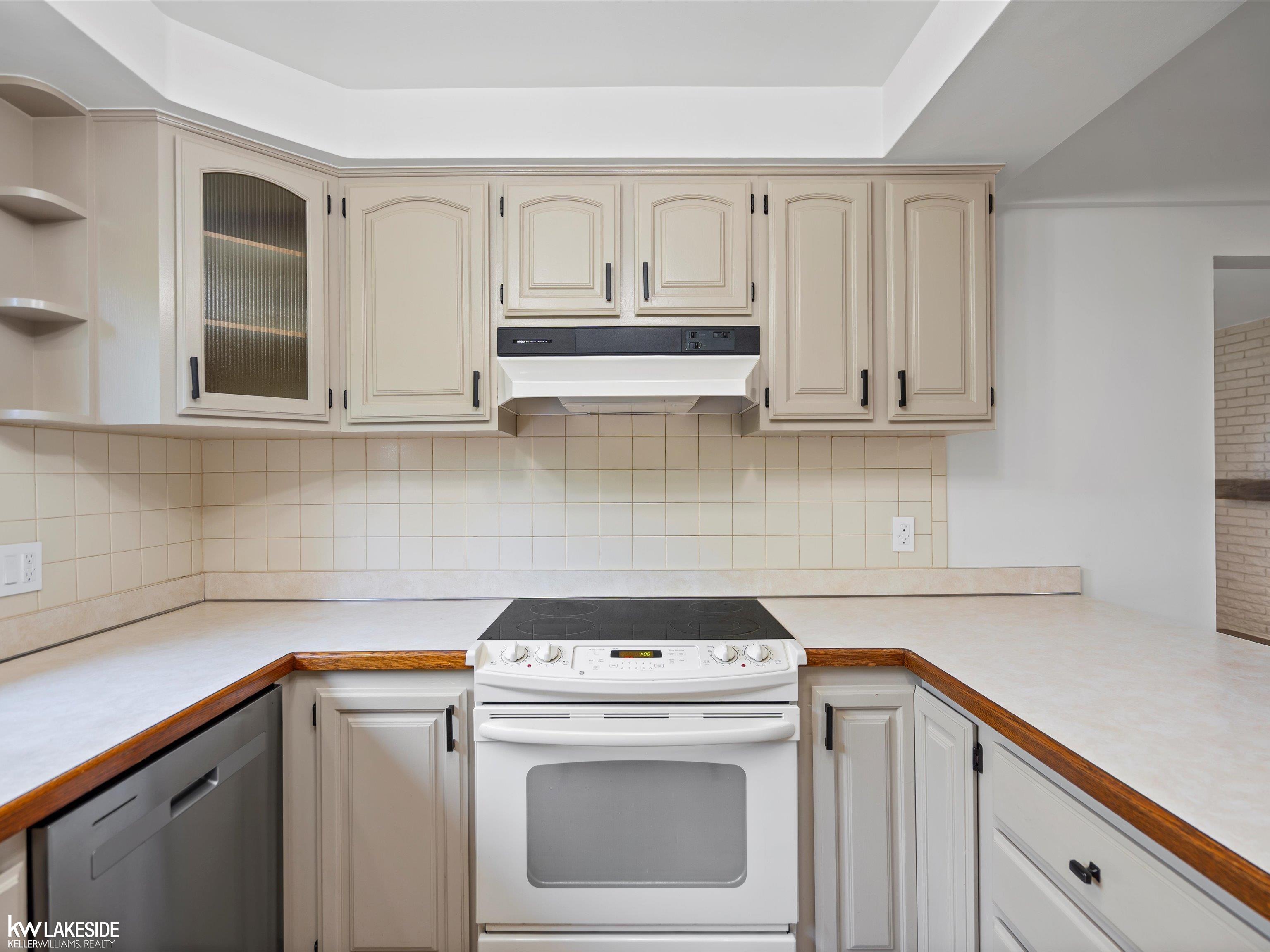 11585 Chicago Road Warren, MI 48093 - Photo 20 of 55