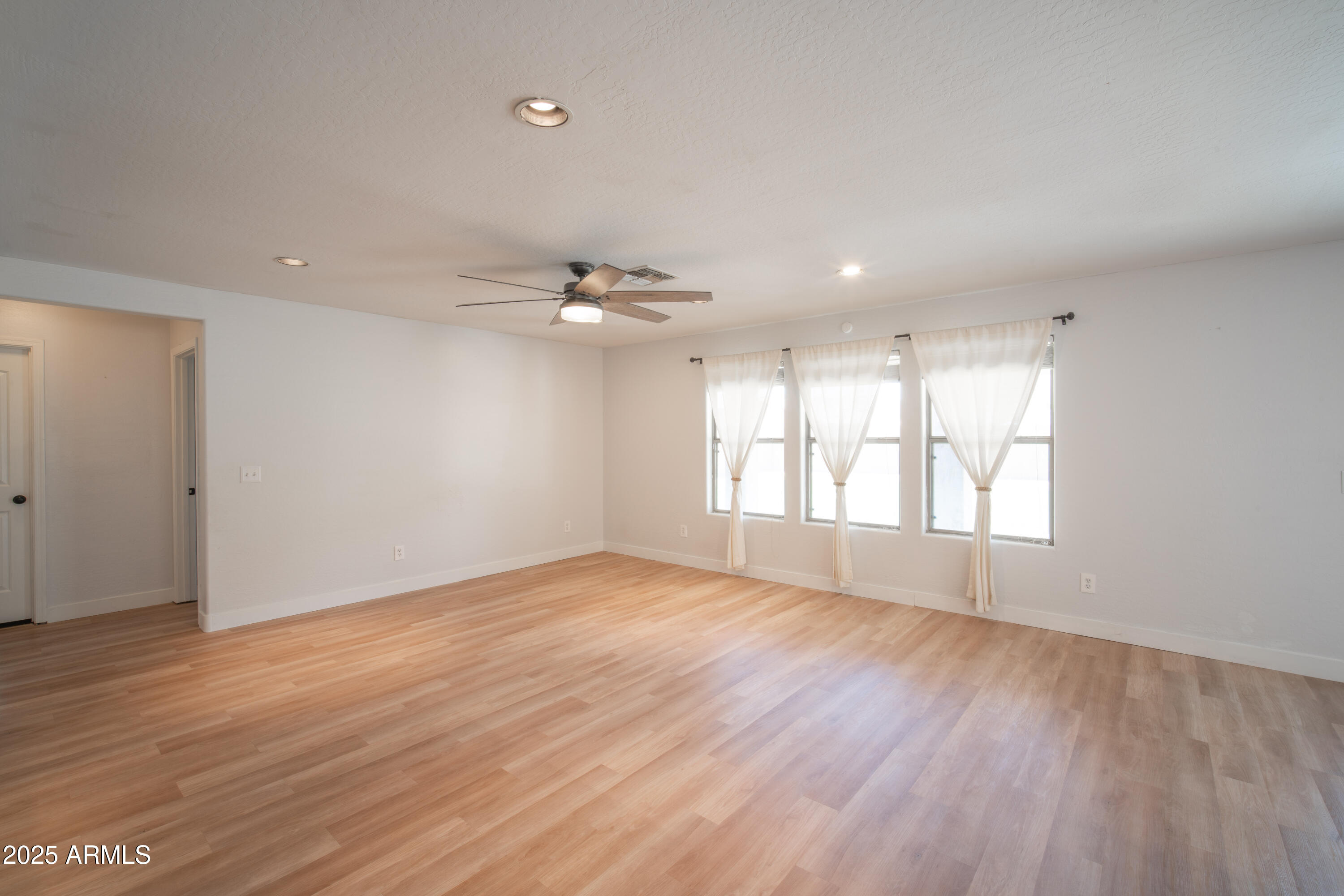 13601 West Hearn Road Surprise, AZ 85379 - Photo 13 of 35 NAC00191