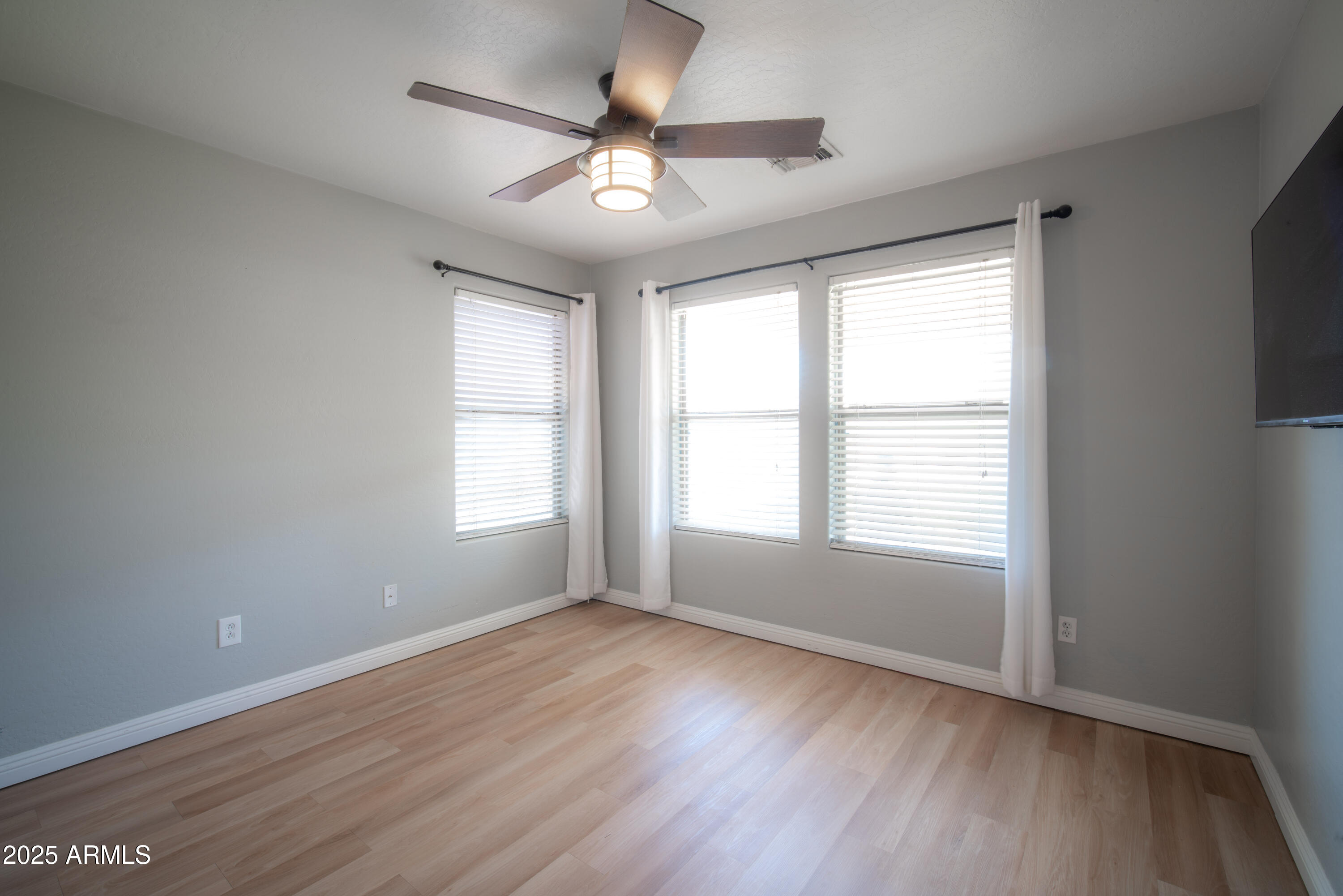 13601 West Hearn Road Surprise, AZ 85379 - Photo 14 of 35 NAC00194