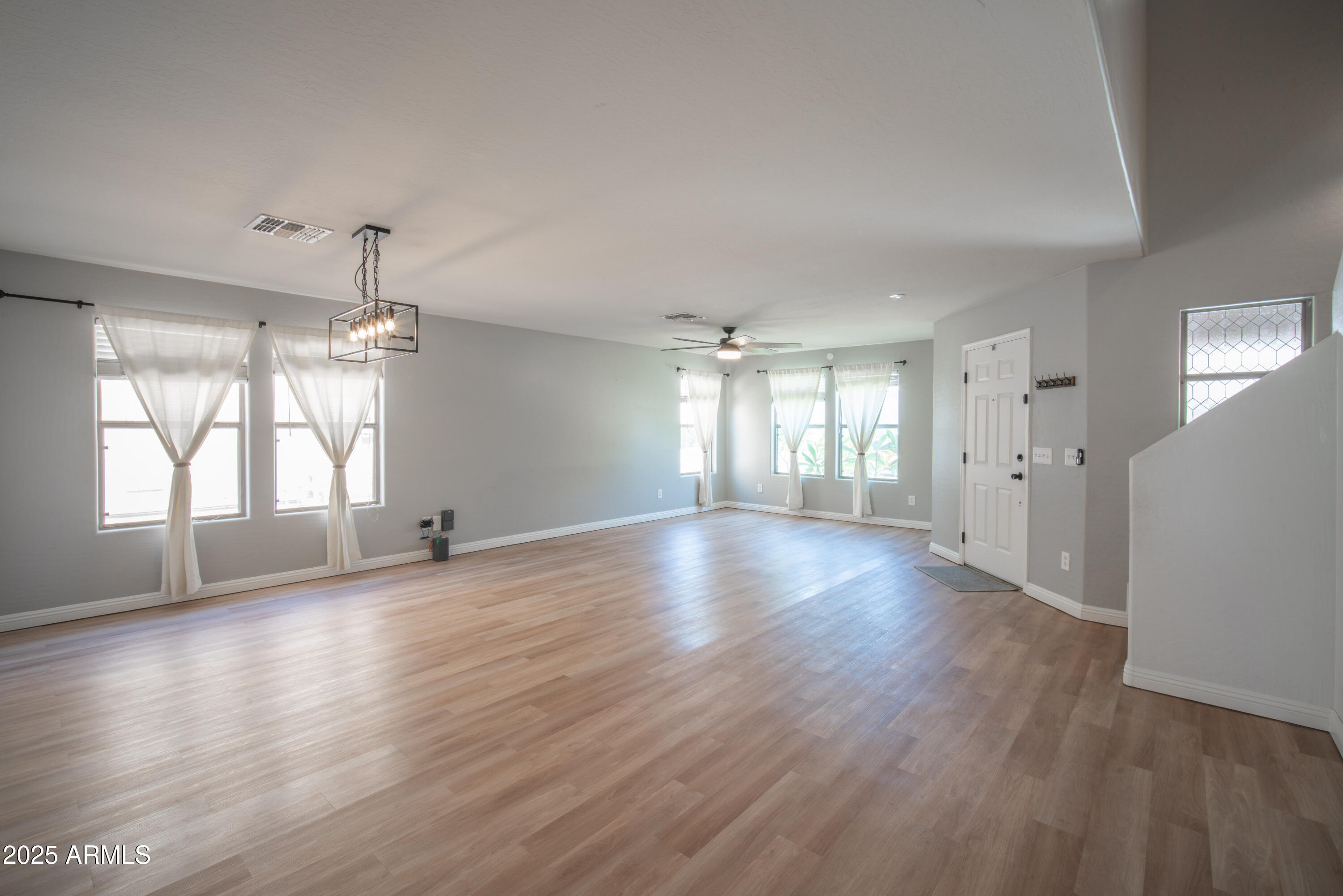 13601 West Hearn Road Surprise, AZ 85379 - Photo 5 of 35 NAC00149