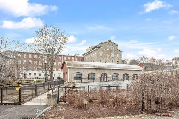 $2,400 | 7 South Stone Mill Drive, Unit 524, Dedham, MA 02026