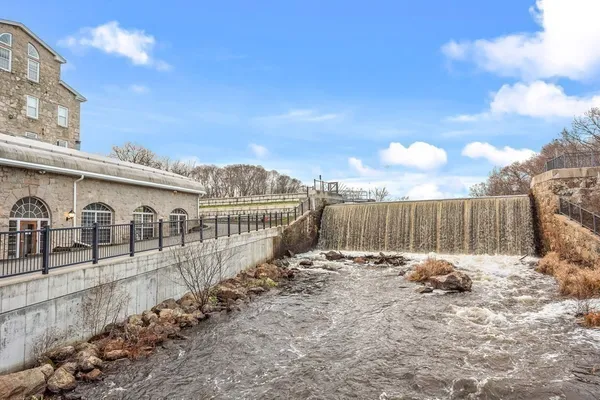 $2,400 | 7 South Stone Mill Drive, Unit 524, Dedham, MA 02026