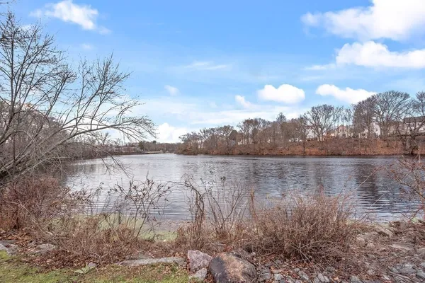 $2,400 | 7 South Stone Mill Drive, Unit 524, Dedham, MA 02026