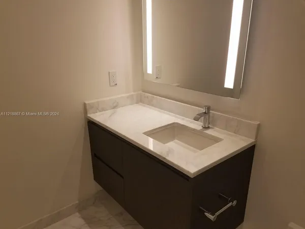 $898,000 | 1451 Brickell Avenue, Unit 1206, Miami, FL 33131
