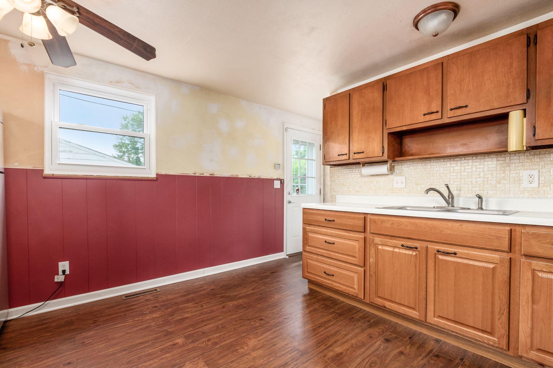 3909 Harwood Road Columbus, OH 43228 - Photo 5 of 22 019_ Rd Columbus OH 43228 USA