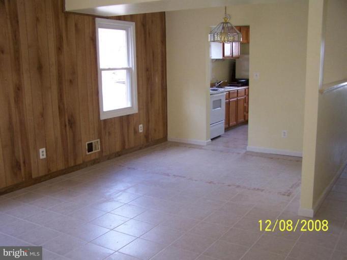 9308 Taney Road Manassas, VA 20110 - Photo 2 of 12 Dining Room, tile design