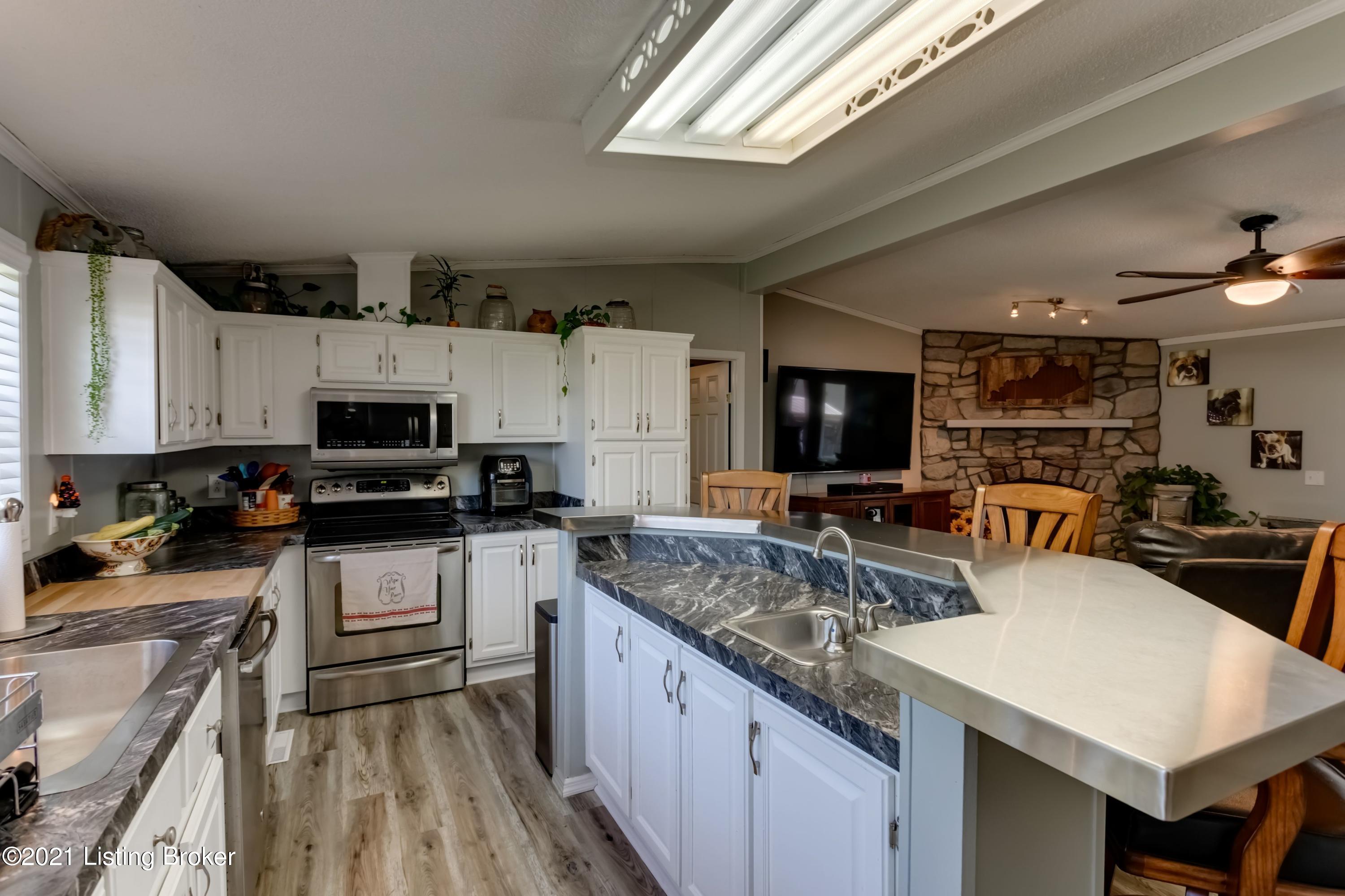 1105 Colonel Cox Road South, Unit S Coxs Creek, KY 40013 - Photo 17 of 49 island bar
