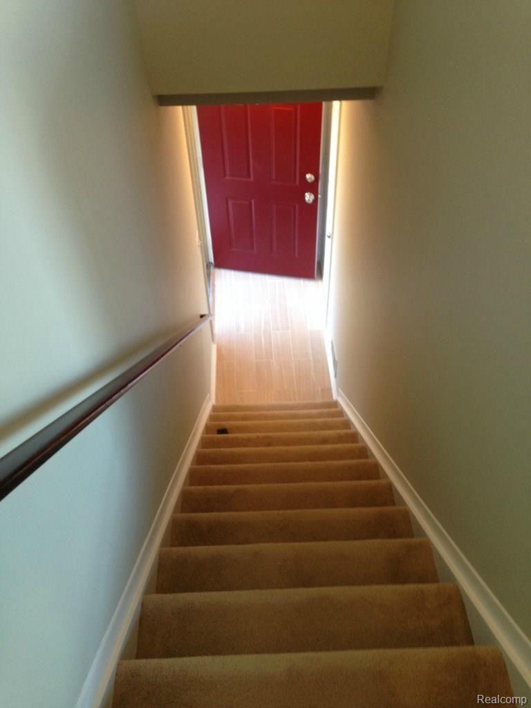 10 Pine Tree Ridge, Unit 4 Waterford, MI 48327 - Photo 3 of 12 foyer entry 2.jpg