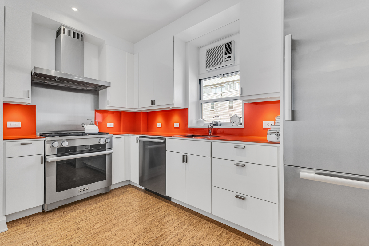 29 East 64th Street, Unit 10C Manhattan, NY 10065 - Photo 3 of 6