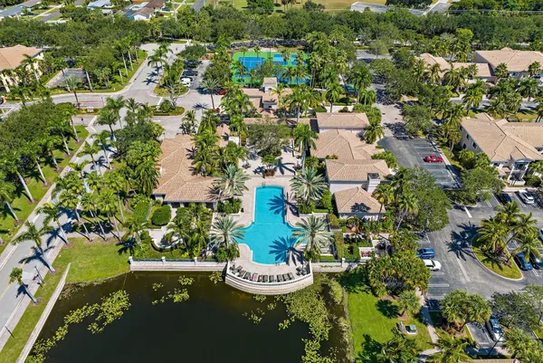 $2,600 | 2917 Tuscany Court, Unit 302, Palm Beach Gardens, FL 33410