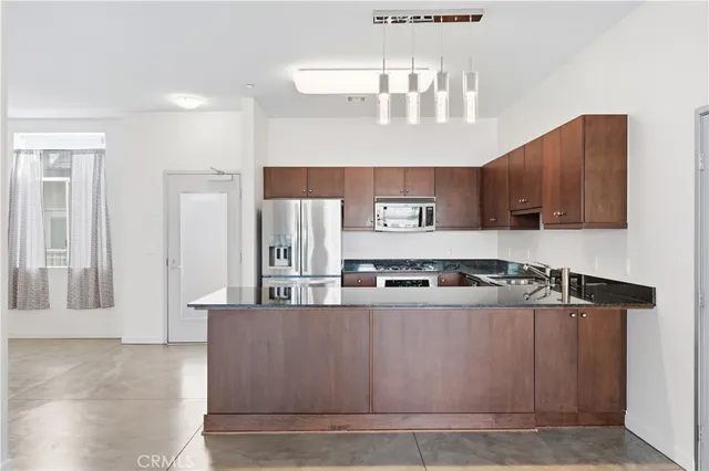 $3,200 | 435 West Center Street Promenade, Anaheim, CA 92805