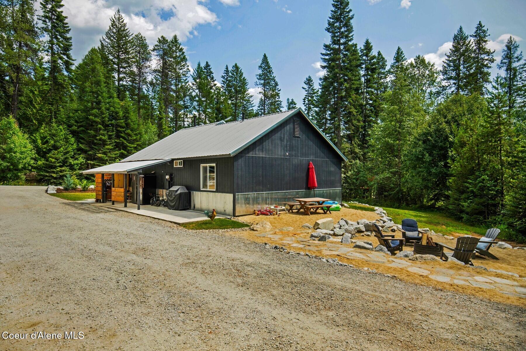 1042 North Wrenco Road Sandpoint, ID 83864 - Photo 12 of 41 Family Area