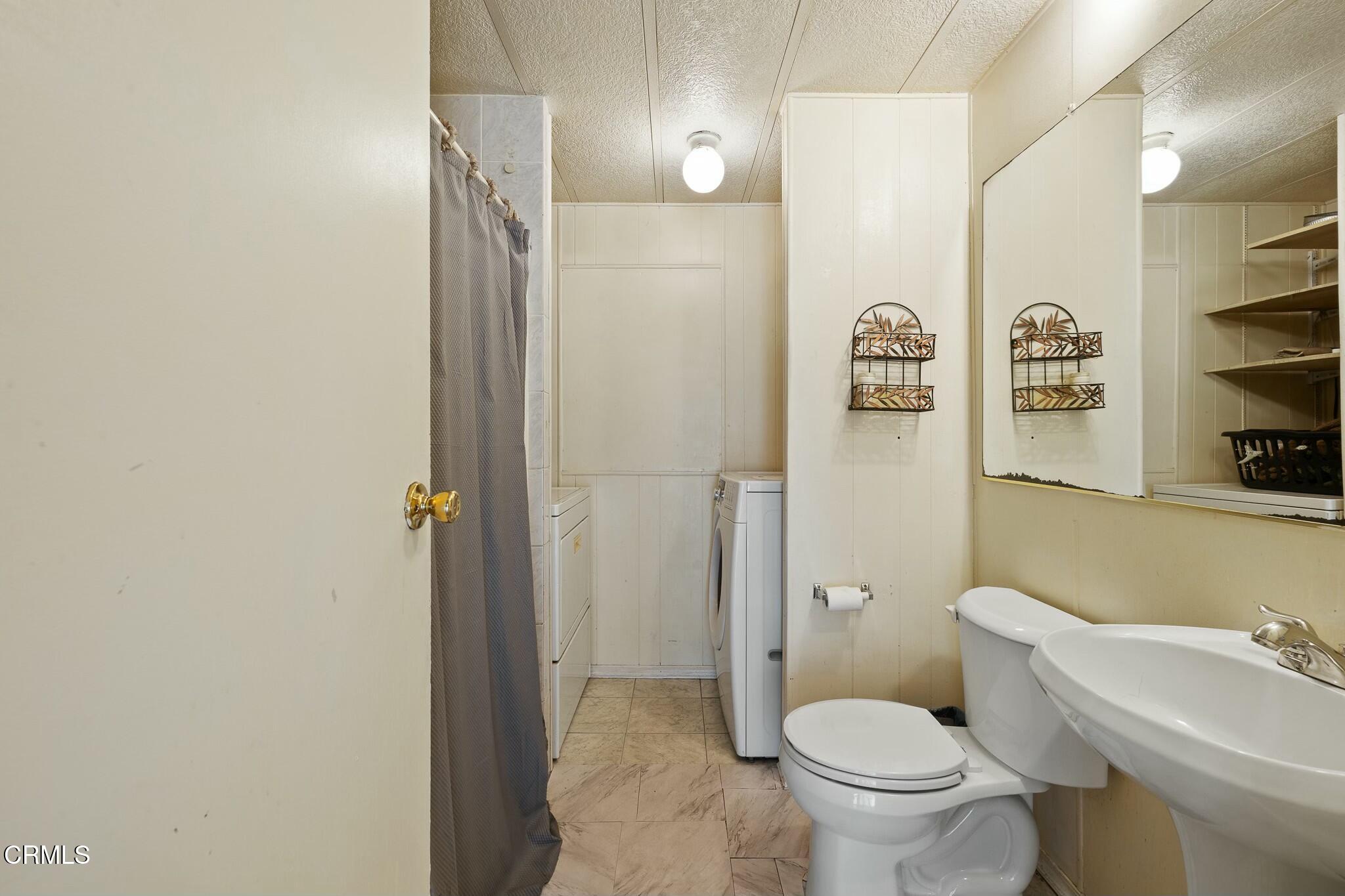 1853 Ives Avenue, Unit 51 Oxnard, CA 93033 - Photo 22 of 38 a bathroom with a toilet sink and shower