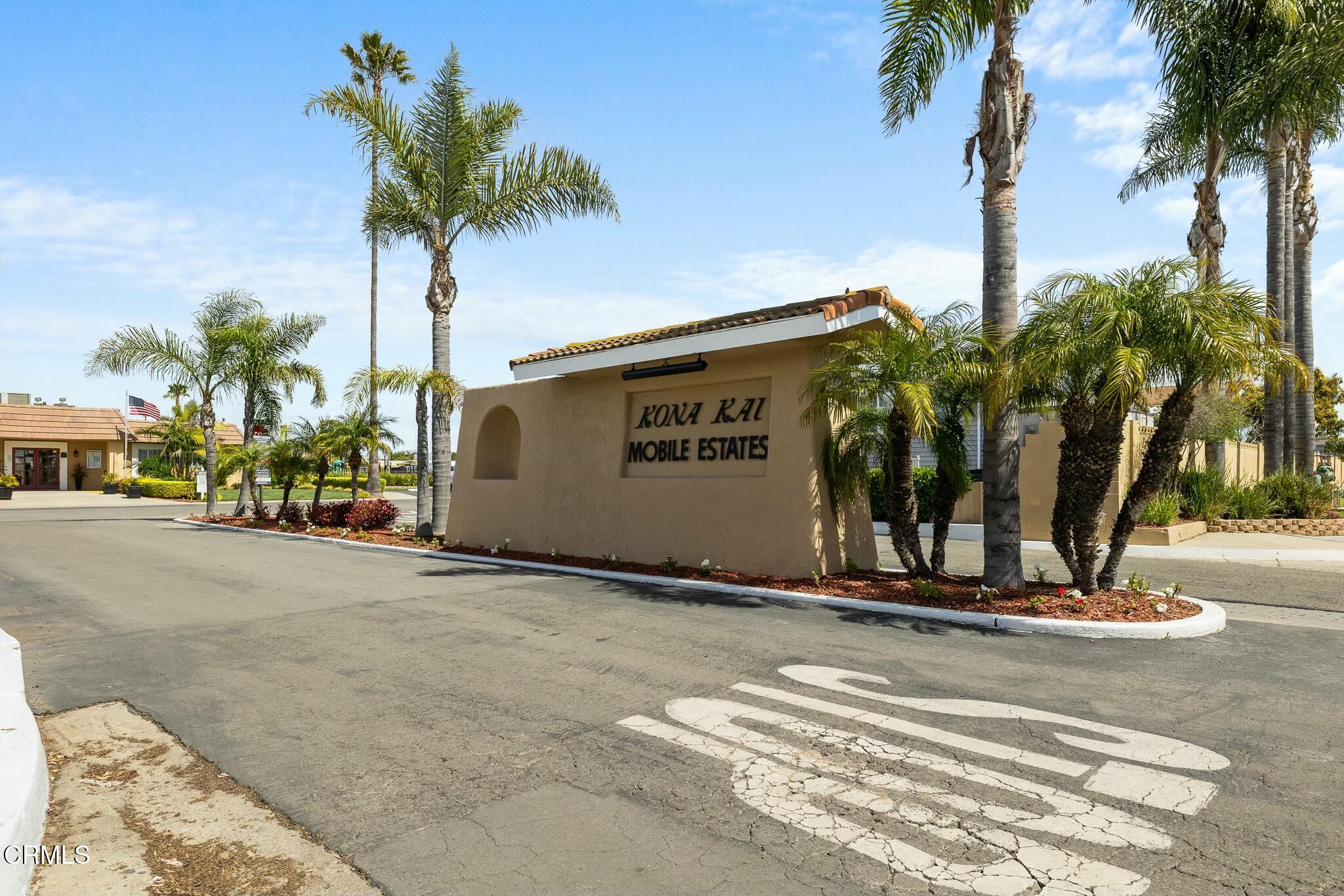 1853 Ives Avenue, Unit 51 Oxnard, CA 93033 - Photo 29 of 38 a view of a park along palm trees
