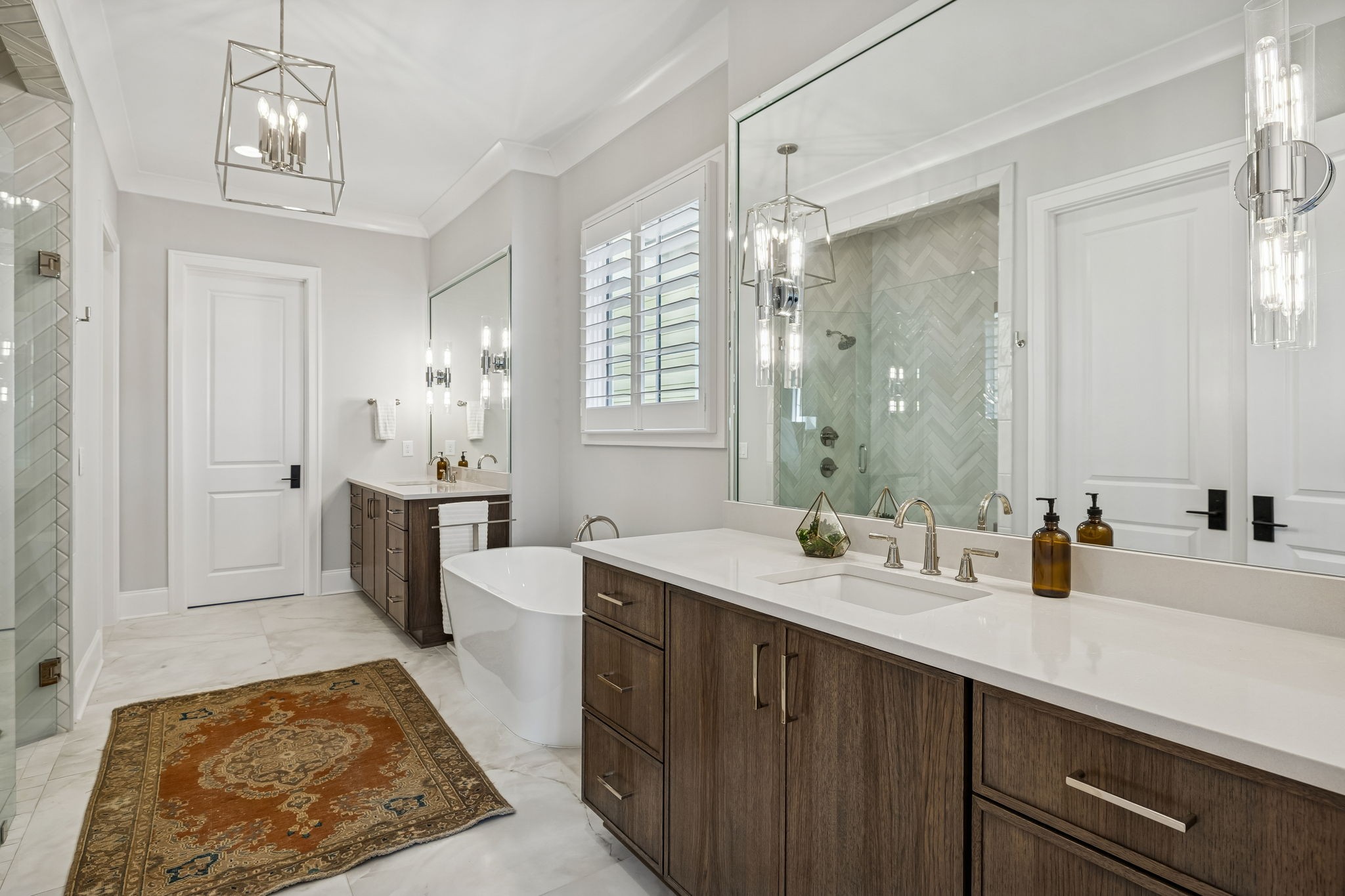 6080 Pasquo Road Nashville, TN 37221 - Photo 33 of 76 a spacious bathroom with a tub sink and mirror