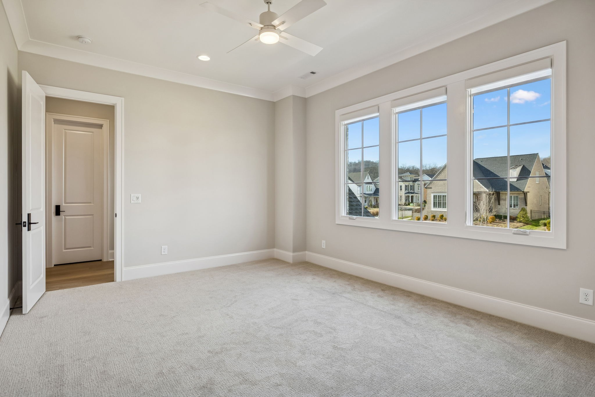 6080 Pasquo Road Nashville, TN 37221 - Photo 60 of 76 an empty room with windows and closet