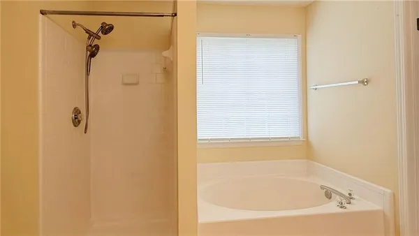 $2,300 | 3592 Gainesway Trace, Duluth, GA 30096