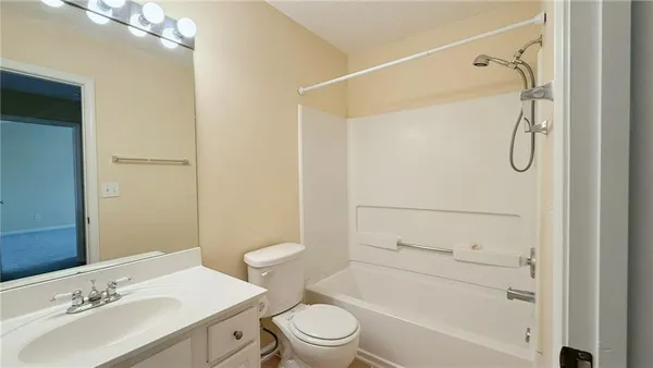$2,300 | 3592 Gainesway Trace, Duluth, GA 30096