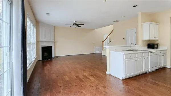 $2,300 | 3592 Gainesway Trace, Duluth, GA 30096