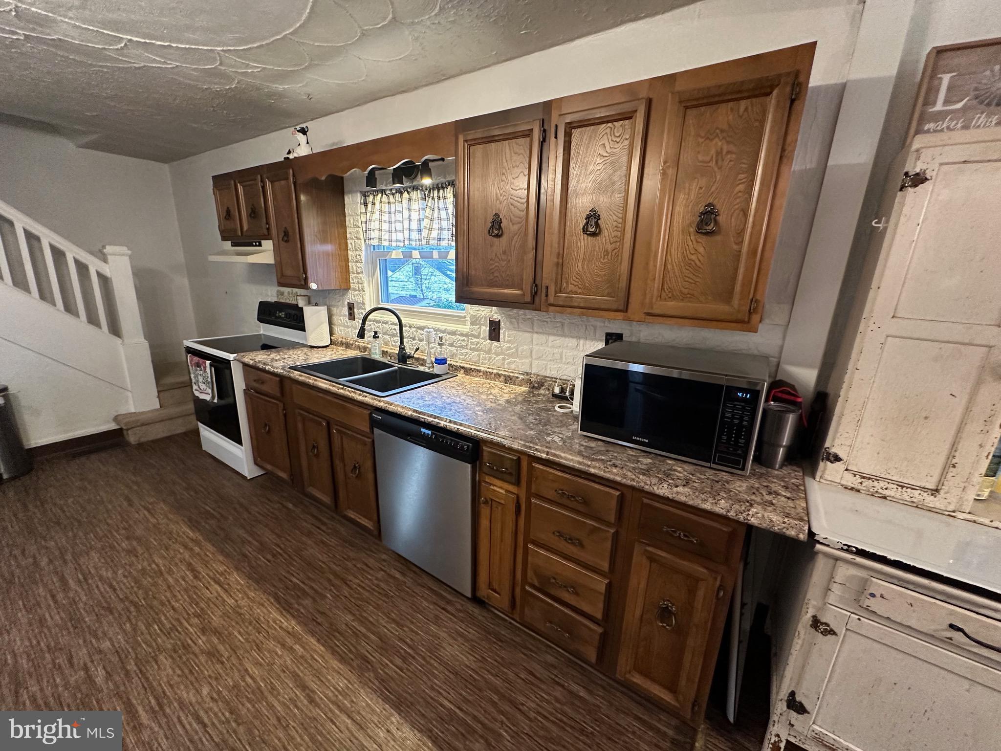 628 Locust Street Roaring Spring, PA 16673 - Photo 9 of 38