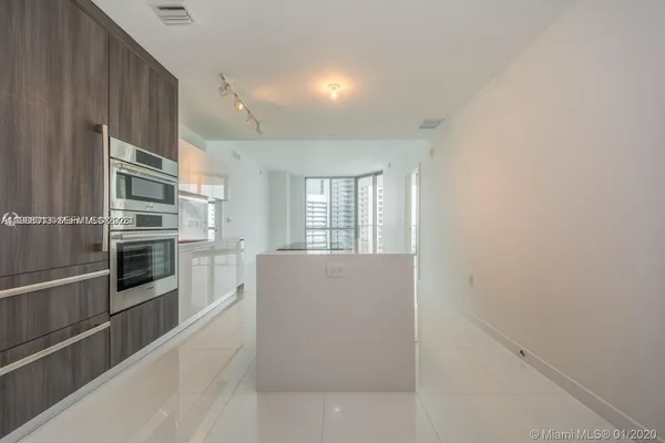 $7,500 | 851 Northeast 1st Avenue, Unit 4007, Miami, FL 33132