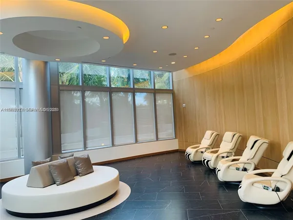 $7,500 | 851 Northeast 1st Avenue, Unit 4007, Miami, FL 33132