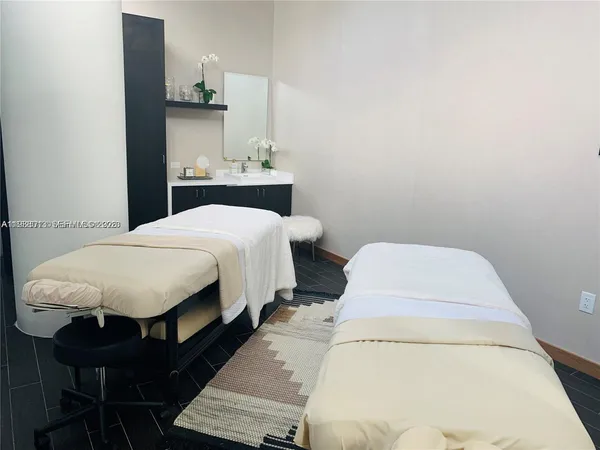 $7,500 | 851 Northeast 1st Avenue, Unit 4007, Miami, FL 33132