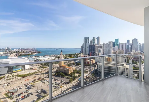 $7,500 | 851 Northeast 1st Avenue, Unit 4007, Miami, FL 33132