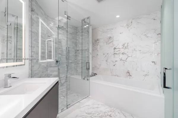$7,500 | 851 Northeast 1st Avenue, Unit 4007, Miami, FL 33132