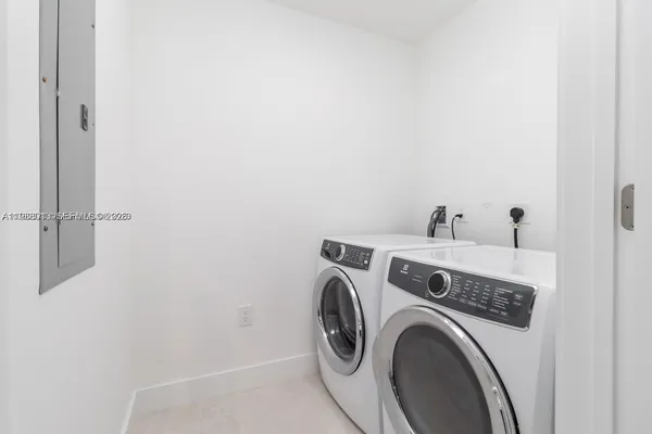 $7,500 | 851 Northeast 1st Avenue, Unit 4007, Miami, FL 33132