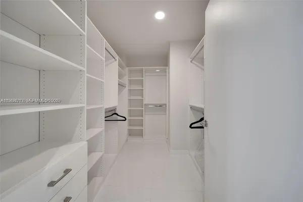 $7,500 | 851 Northeast 1st Avenue, Unit 4007, Miami, FL 33132