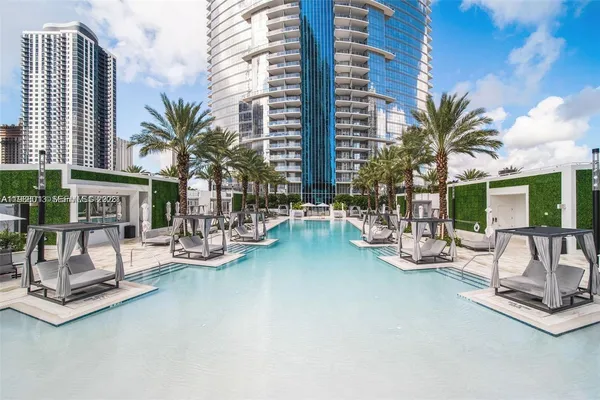 $7,500 | 851 Northeast 1st Avenue, Unit 4007, Miami, FL 33132