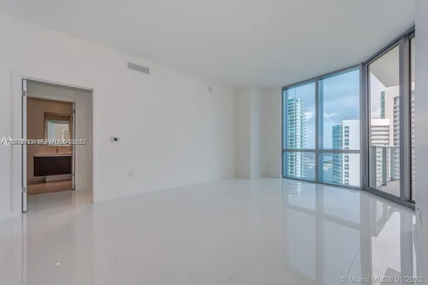 $7,500 | 851 Northeast 1st Avenue, Unit 4007, Miami, FL 33132