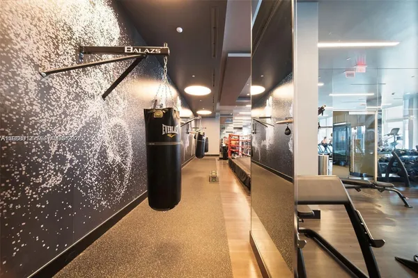 $7,500 | 851 Northeast 1st Avenue, Unit 4007, Miami, FL 33132