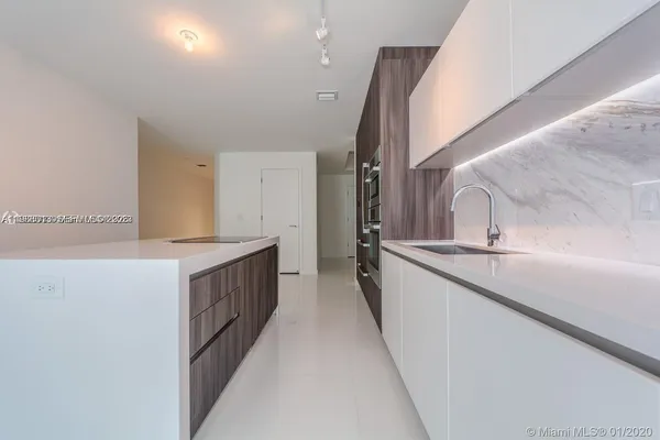 $7,500 | 851 Northeast 1st Avenue, Unit 4007, Miami, FL 33132