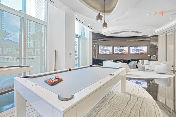 $7,500 | 851 Northeast 1st Avenue, Unit 4007, Miami, FL 33132